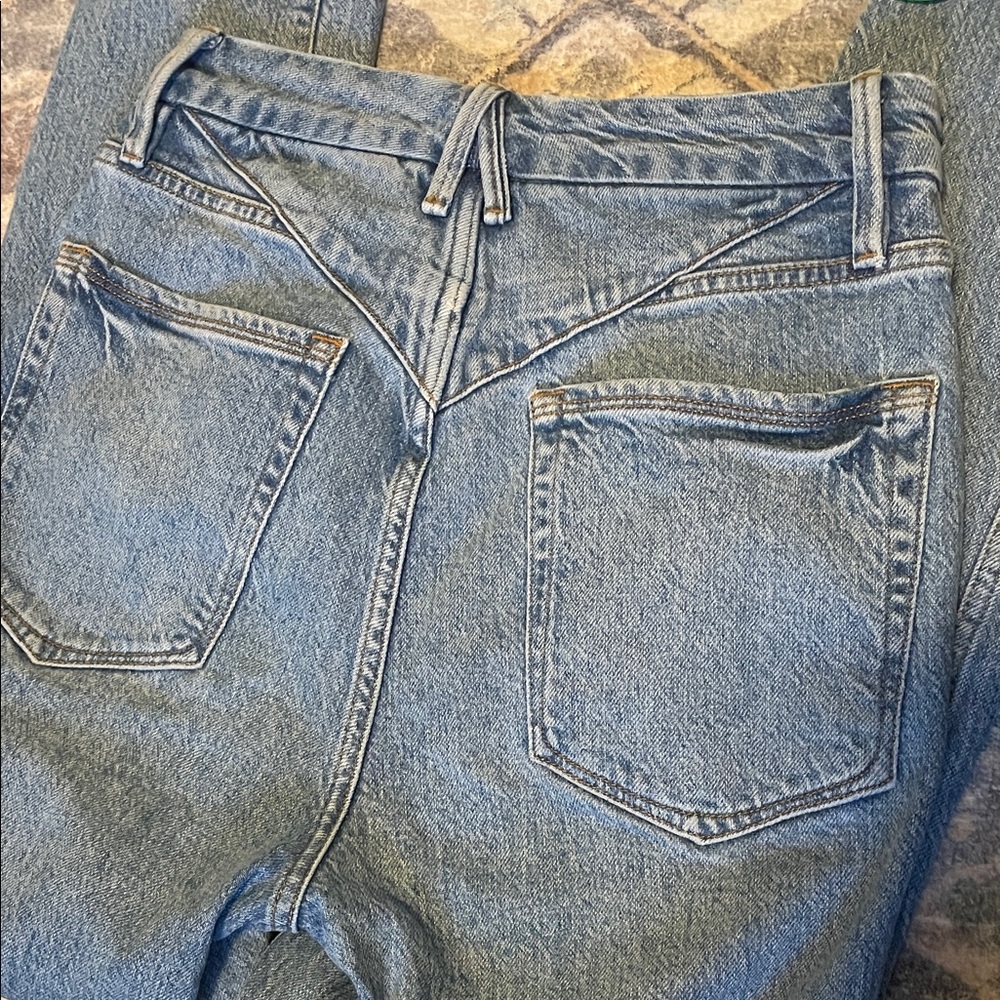 Good American Skinny Jeans in Classic Blue - Picture 7 of 7